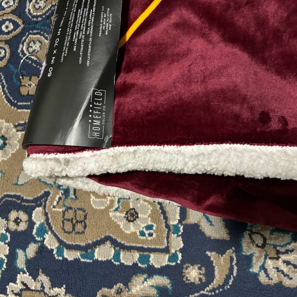 NEVER USED WASHINGTON COMMANDERS BLANKET AND MUG - Picture 6 of 7